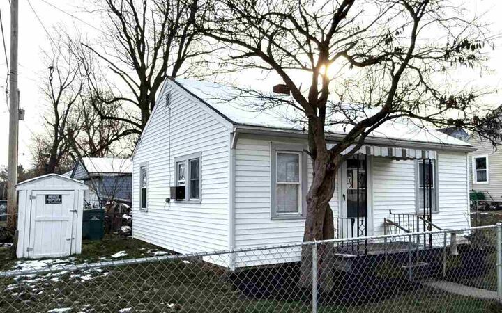 Property Photo: 325 NW M Street IN 47374