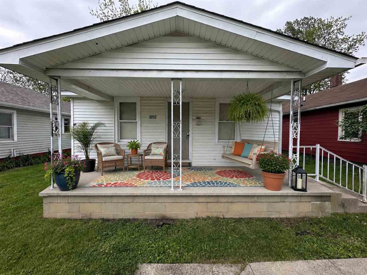 Property Photo:  1217 Crosshall Street  IN 47374 
