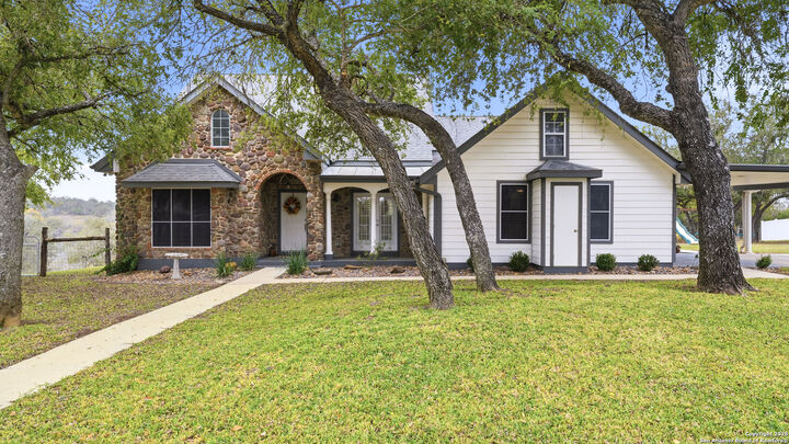 Property Photo: 226 Broken Arrow TX 78114