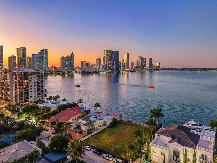 Property Photo:  851 N Venetian Dr  FL 33139 