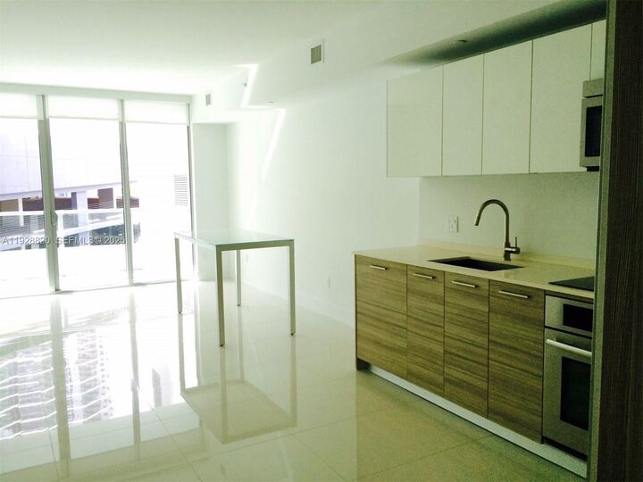 Property Photo: 1300 Brickell Bay Dr 1100 FL 33131