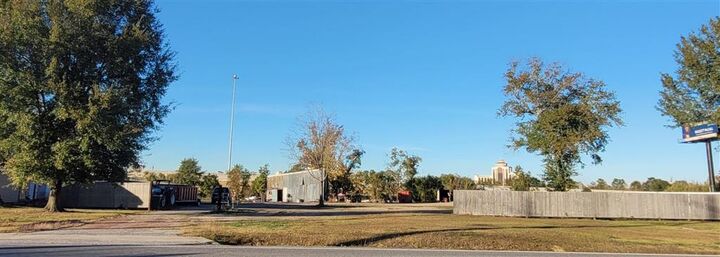 Property Photo: 2630 W Prien Lake Road W LA 70605