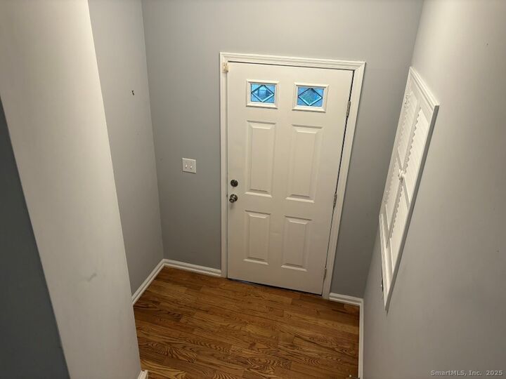 Property Photo: 924 Quinnipiac Avenue Apt 7 CT 06513