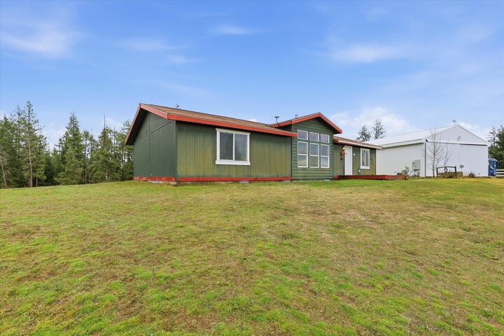 Property Photo:  40416 N Sunset Ln  WA 99006 