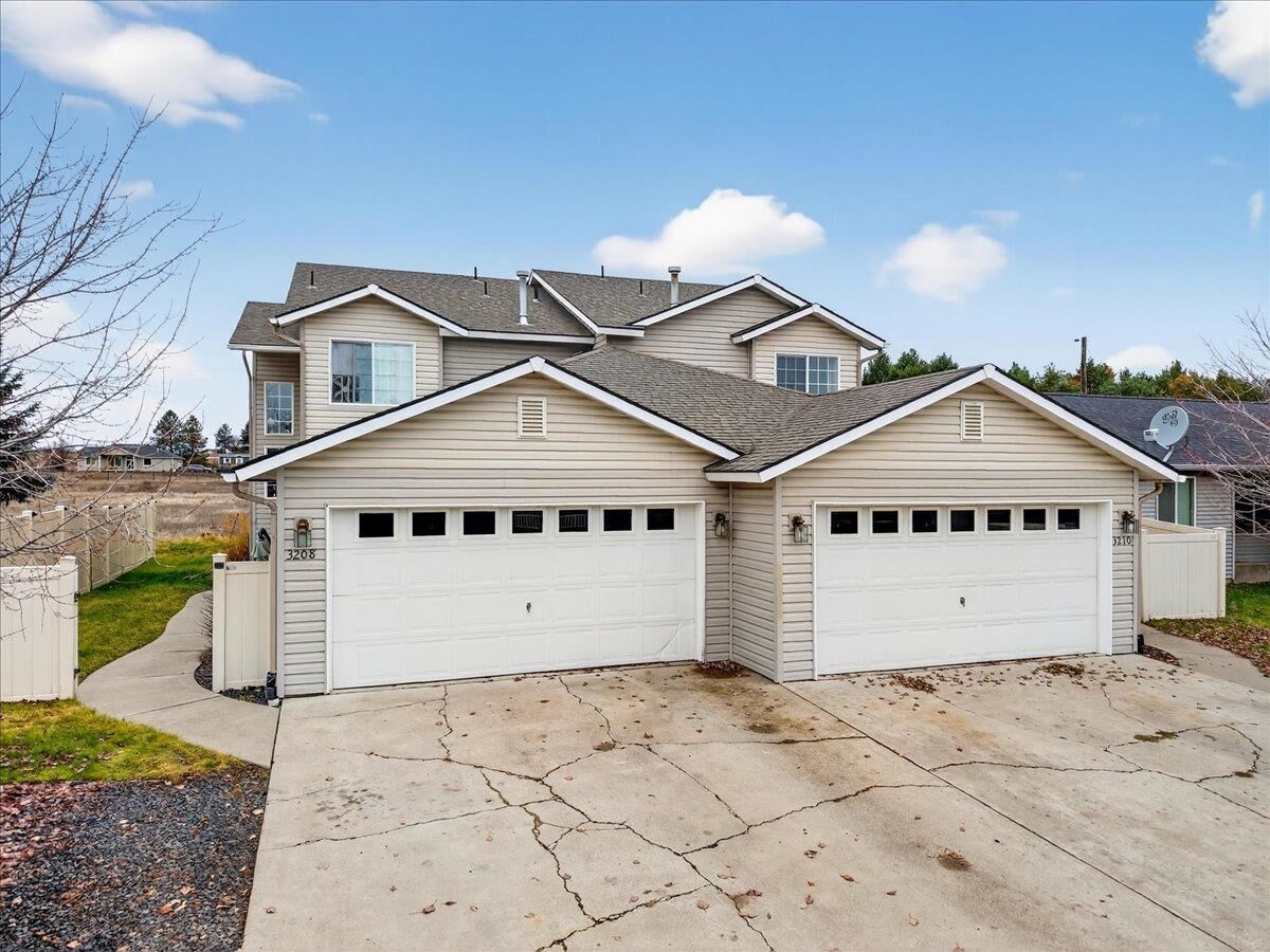 Property Photo: 3208 Meadow Glen Ln 3210 Meadow Glen Ln WA 99004