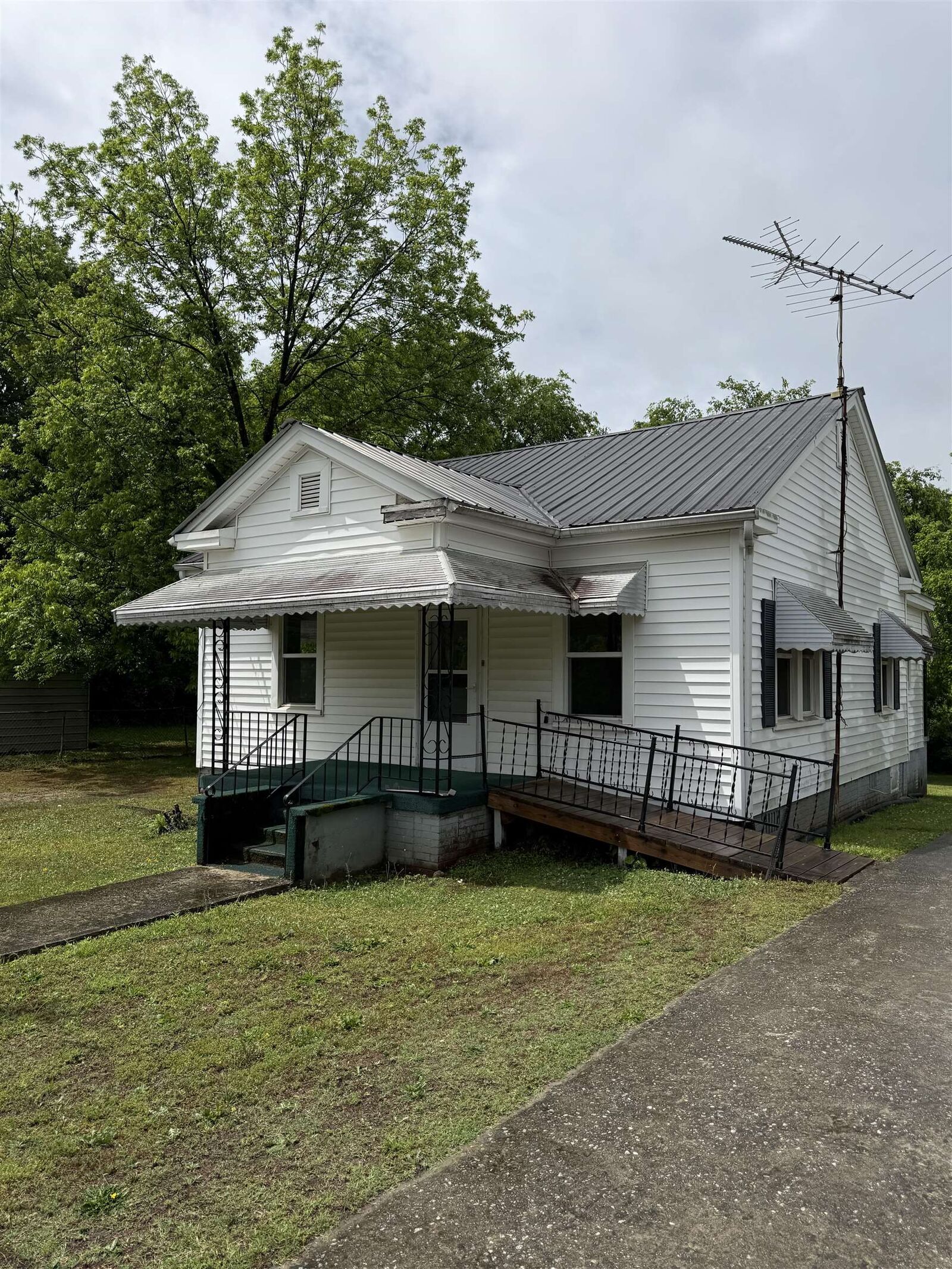 Property Photo:  550 Leaman Avenue  SC 29178 