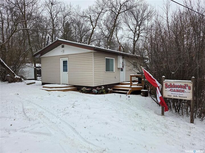 Property Photo:  697 8th Street  SK S0C 0R0 