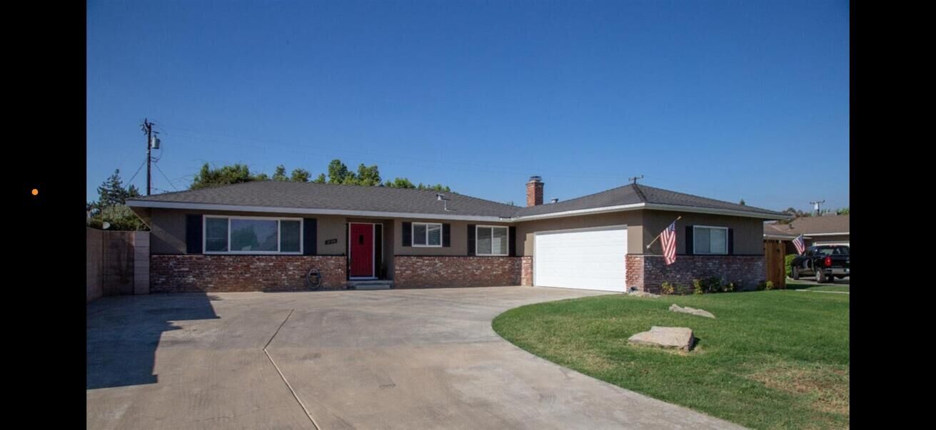 Property Photo: 3130 W Vassar Avenue CA 93277