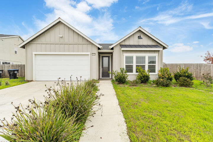 Property Photo: 3725 N Newton Drive CA 93291