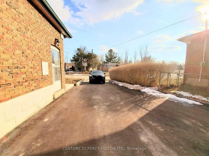 Property Photo: 24 Chestermere Boulevard Upper ON M1J 2X7