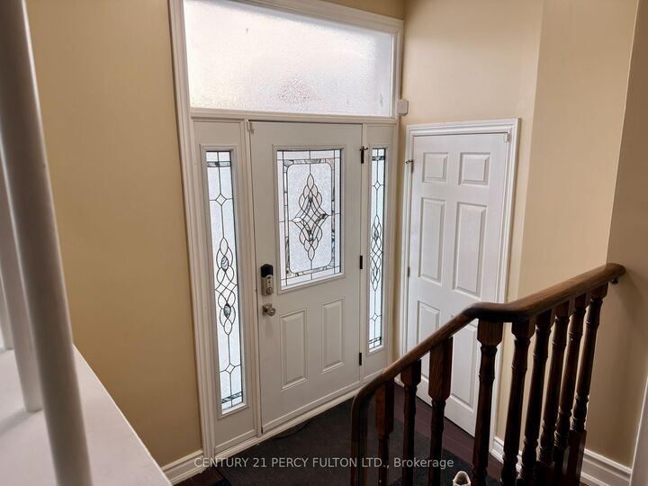 Property Photo:  24 Chestermere Boulevard Upper  ON M1J 2X7 