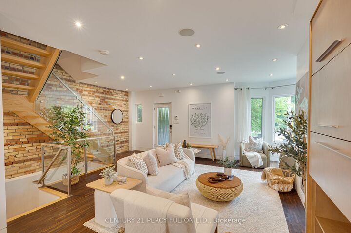 Property Photo:  22 Columbine Avenue  ON M4L 1P3 