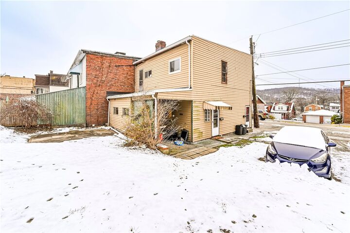 Property Photo:  522 Cavitt Ave  PA 15085 
