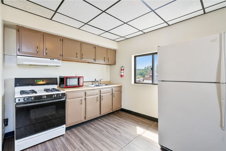 Property Photo: 751 Chartiers Ave PA 15136