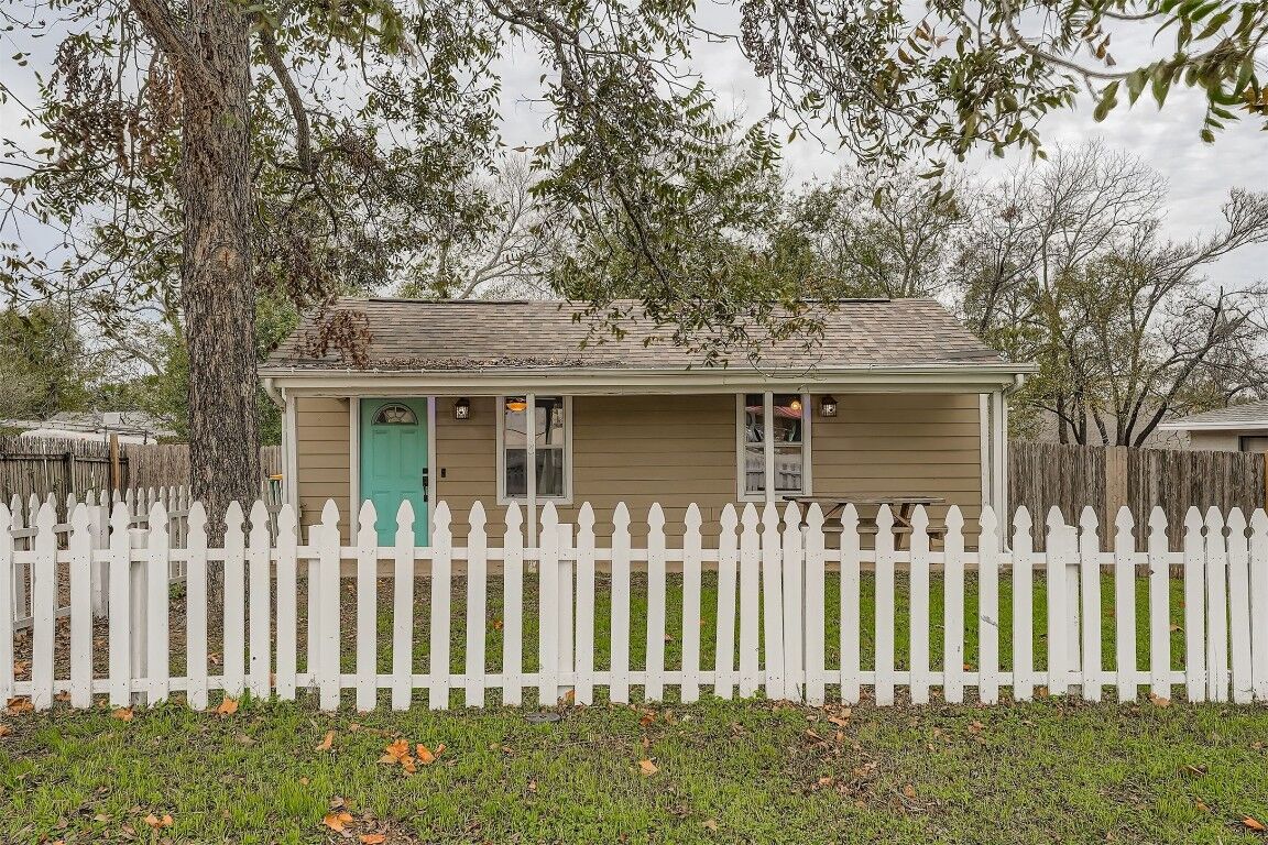 Property Photo: 304 S Main Street TX 78621