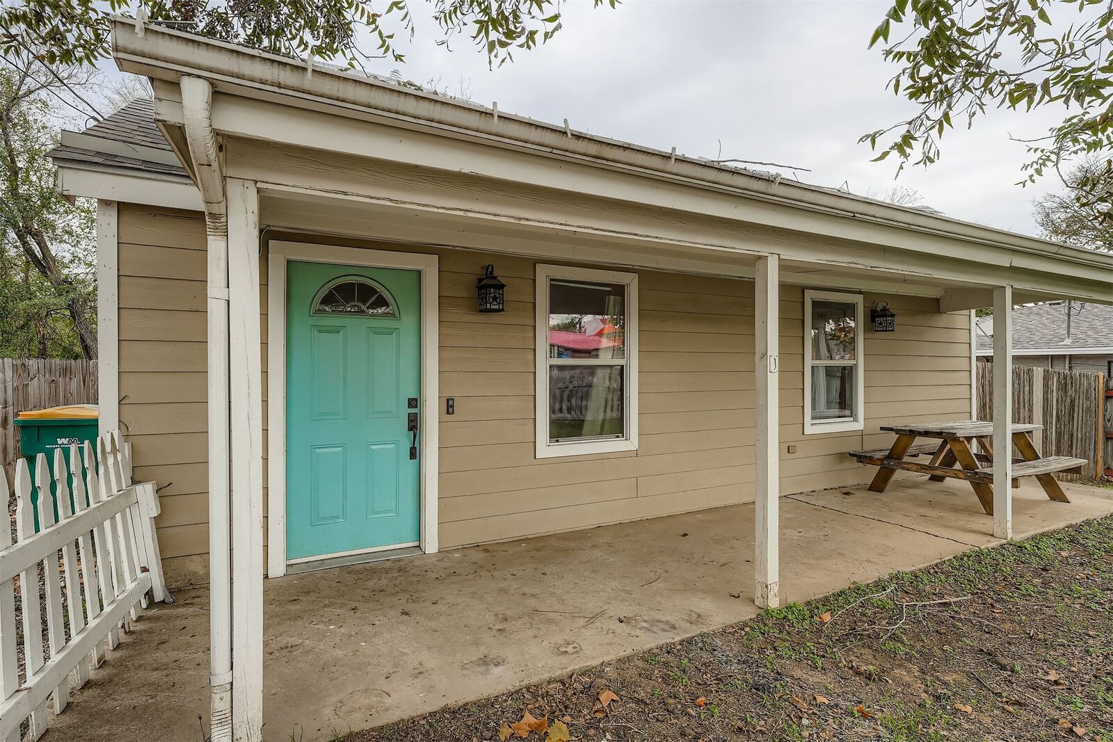 Property Photo:  304 S Main Street  TX 78621 