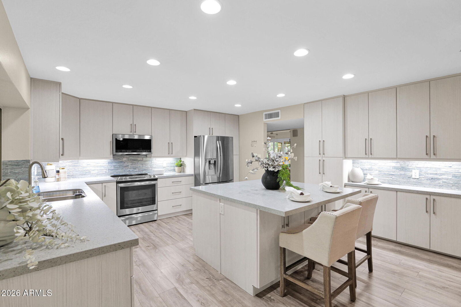 Property Photo:  4221 E Emelita Avenue  AZ 85206 