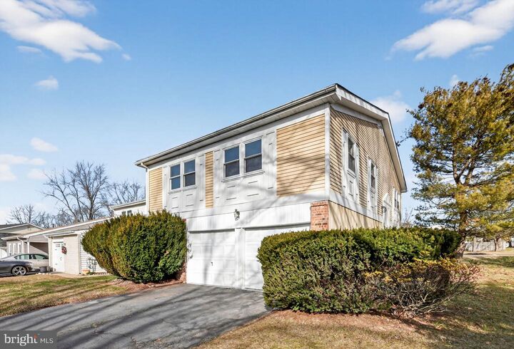 Property Photo:  102 Chesapeake Drive  PA 18940 