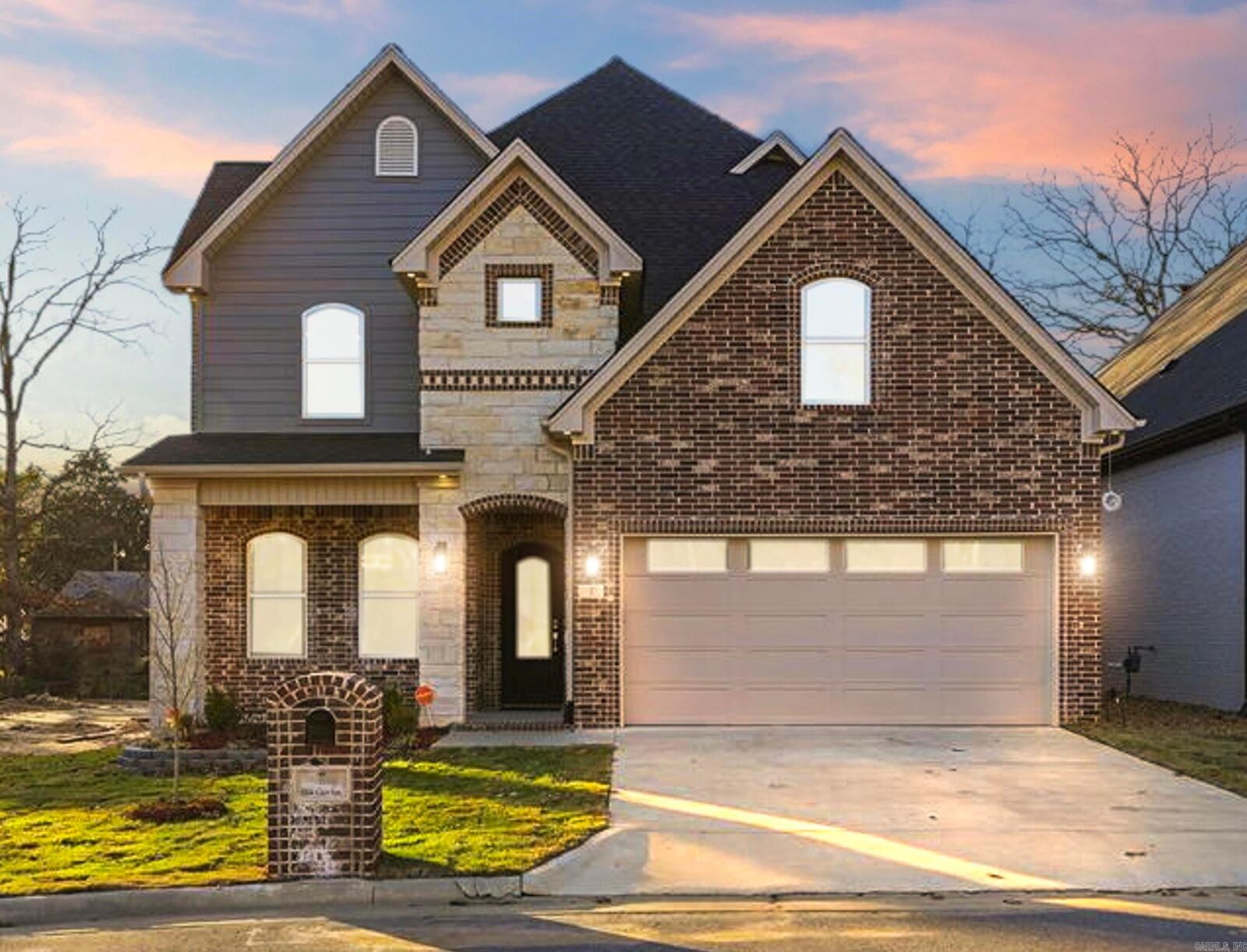 Property Photo:  7 Oak Glen Lane  AR 72227 