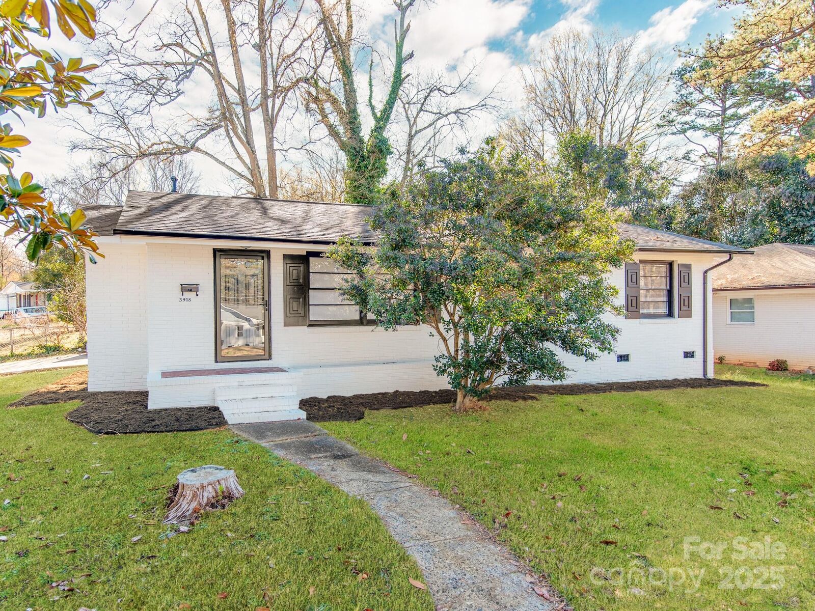 Property Photo:  3918 Tipperary Place  NC 28215 