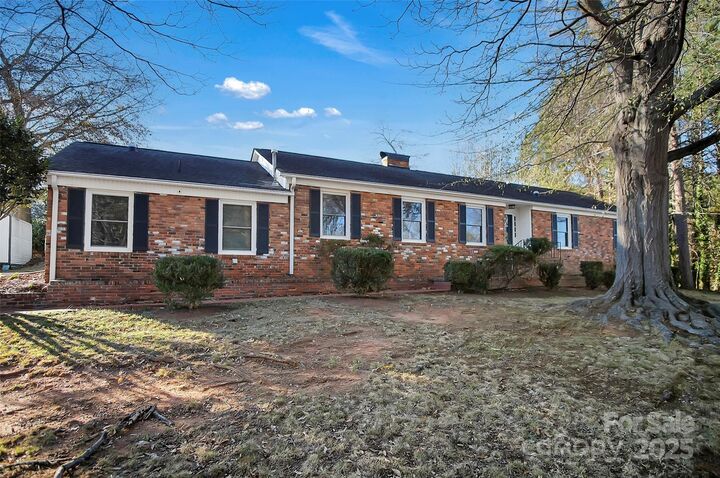 Property Photo: 1925 Montclair Avenue NC 28054