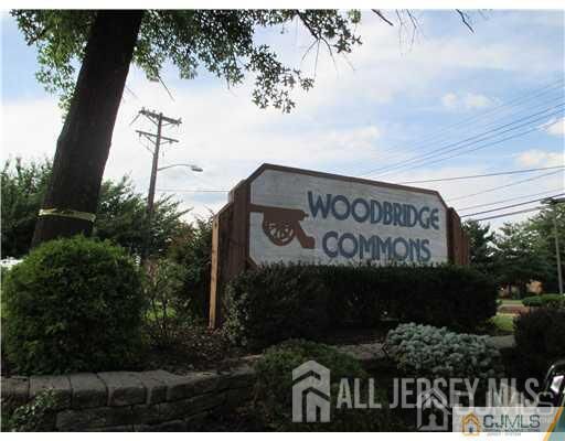 Property Photo:  1406 Woodbridge Commons Way  NJ 08830 