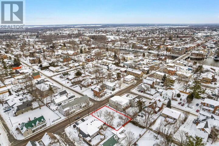 Photo de la propriété:  274 Bridge Street  ON K7H 3H6 