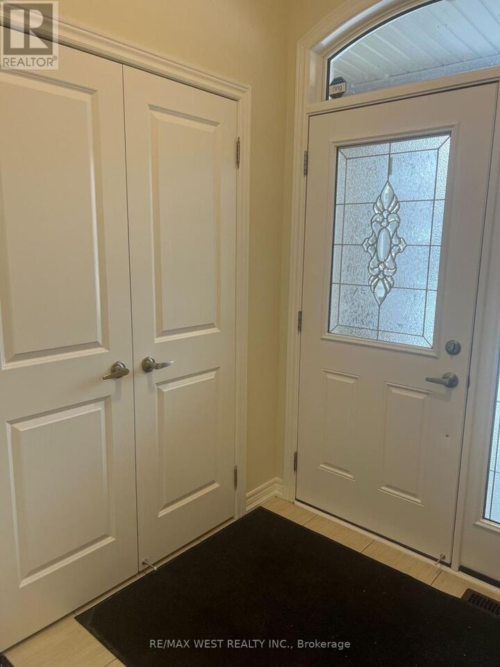 Property Photo:  21 Spruce Pine Crescent  ON L6A 0X7 