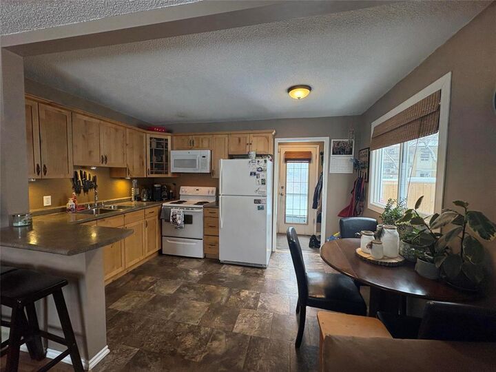 Photo de la propriété: 225 Dunfield Avenue MB R7N 2Y1