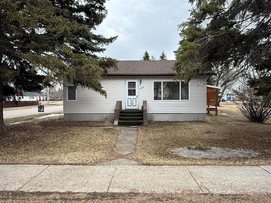 Property Photo:  126 Broadway Avenue  MB R0K 1G0 