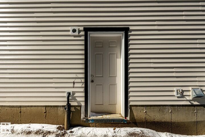 Property Photo:  235 157 Avenue NE  AB T5Y 6K8 