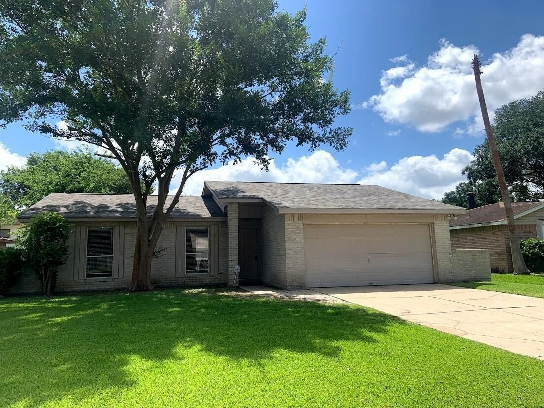 Property Photo: 16715 Ribbonridge Drive TX 77498