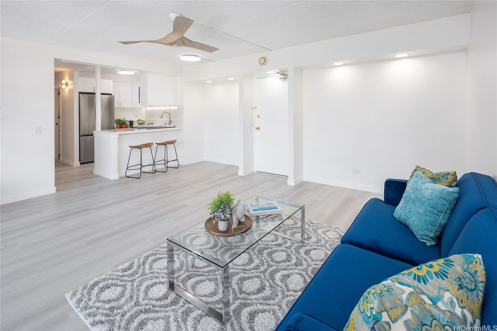 Property Photo: 430 Keoniana Street 703 HI 96815