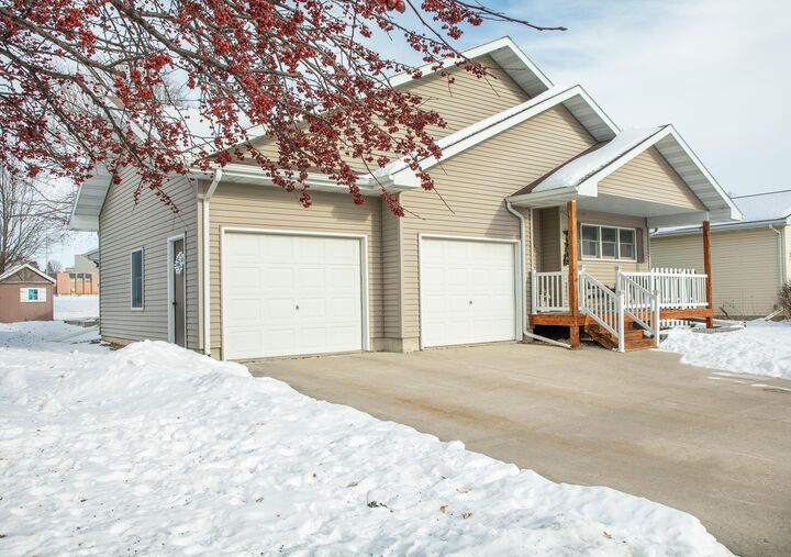 Property Photo:  1406 Leitha Terrace  IA 50677 