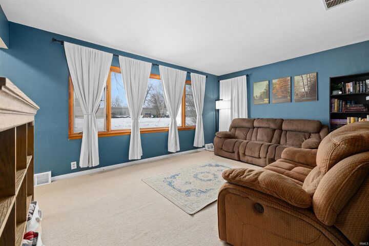 Property Photo: 816 E 1st Street IN 46706