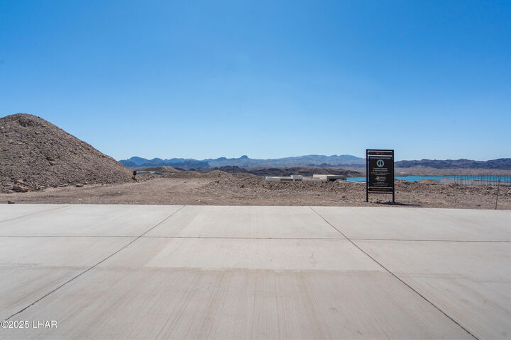 Property Photo: 2408 Desert Rdg Ct AZ 86406