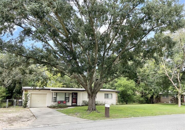 Property Photo: 110 Glen Ridge Avenue FL 33617
