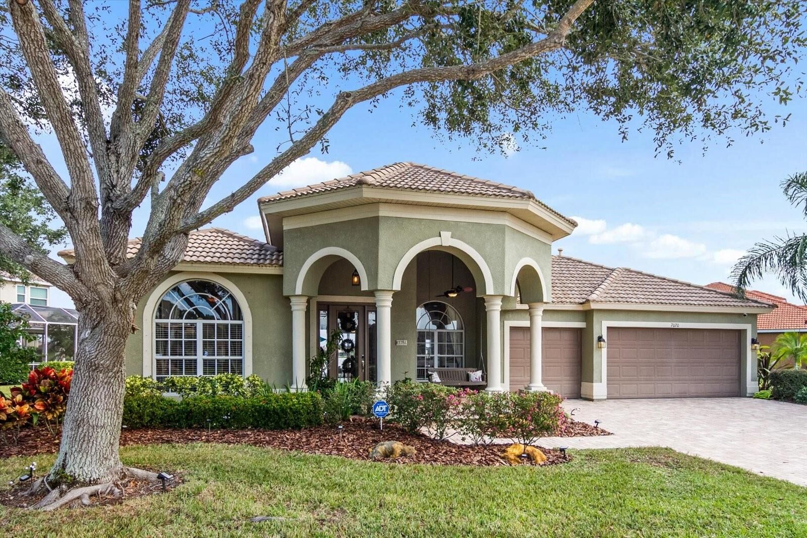 Property Photo: 7020 74th Street Circle E FL 34203