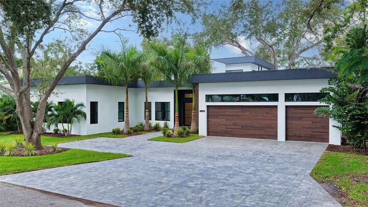 Property Photo: 1429 N Lake Shore Drive FL 34231