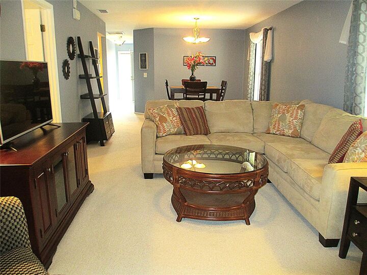 Property Photo: 5040 Live Oak Circle 93 FL 34207