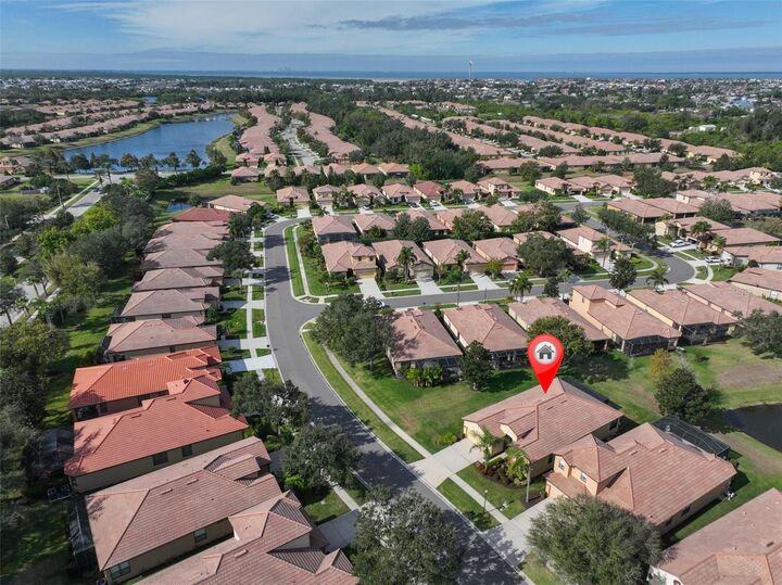 Property Photo: 336 Silver Falls Drive FL 33572