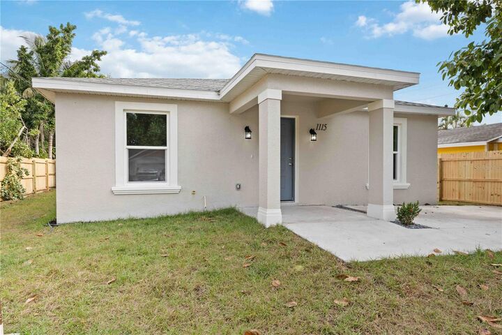 Property Photo: 1115 2nd Street E FL 34208