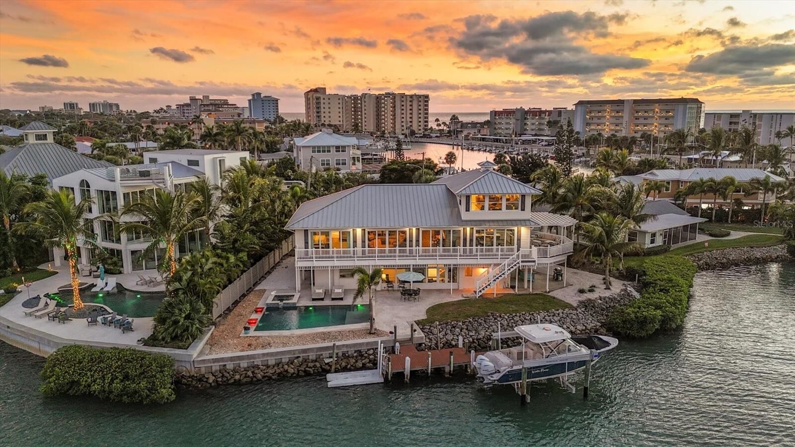 Property Photo: 725 El Dorado Drive FL 34285