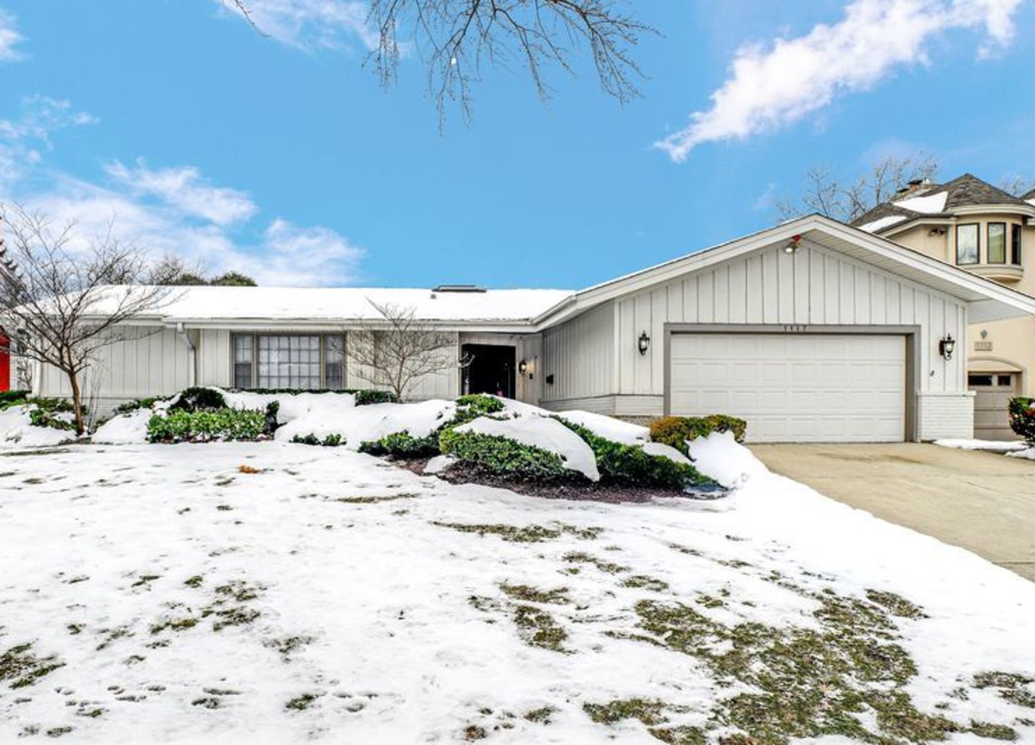 Property Photo:  1117 Summit Hills Lane  IL 60563 
