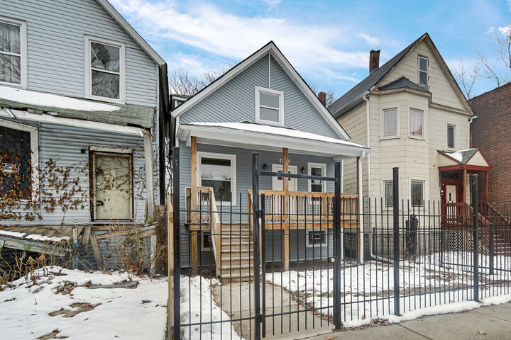 Property Photo:  8008 S Muskegon Avenue  IL 60617 