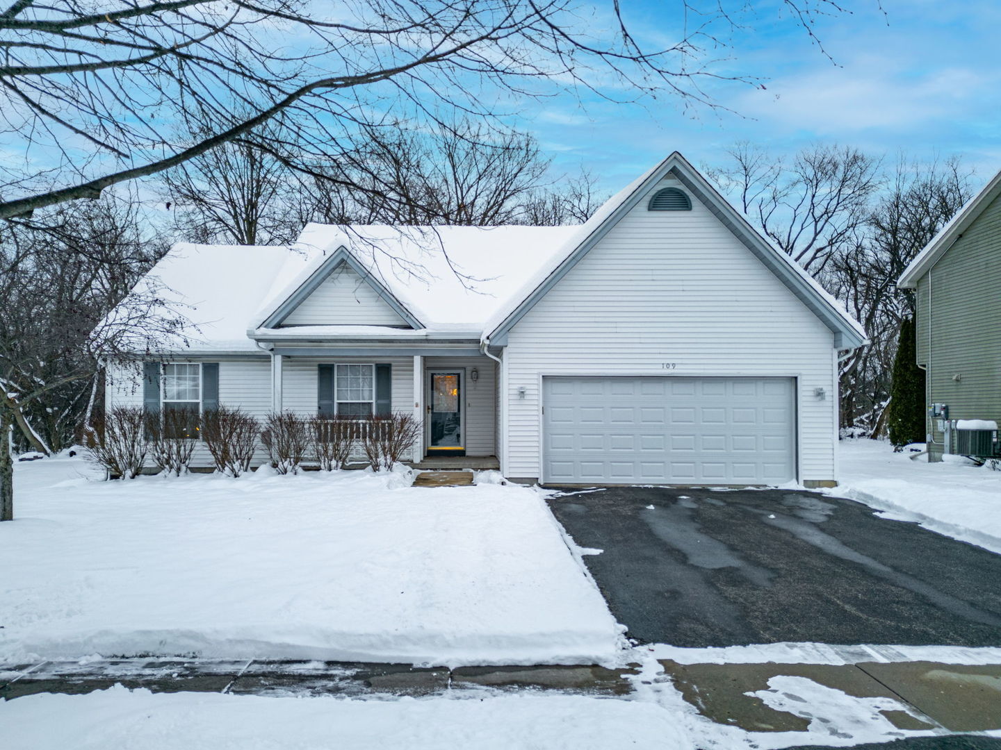 Property Photo:  109 Shawnee Lane  IL 60033 