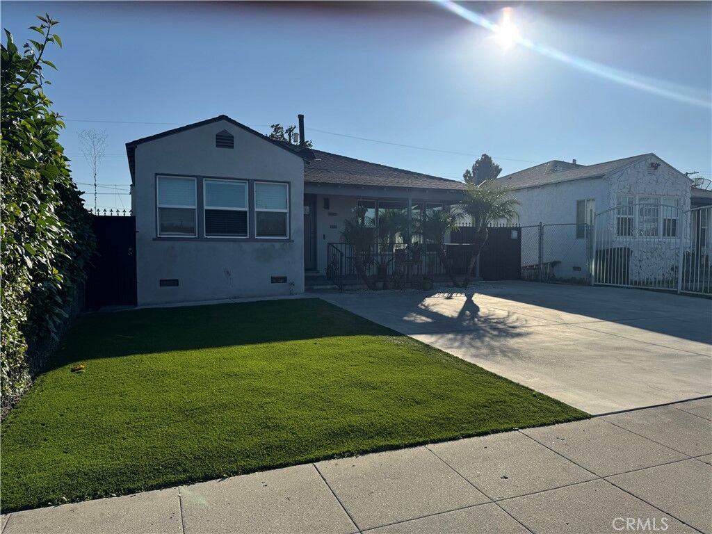 Property Photo: 1126 E 106th CA 90002