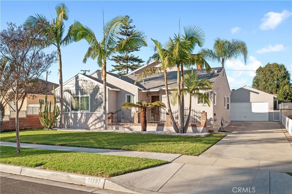 Property Photo:  11737 Everest Street  CA 90650 