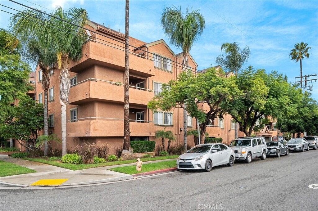 Property Photo:  2507 E 15th Street 204  CA 90804 