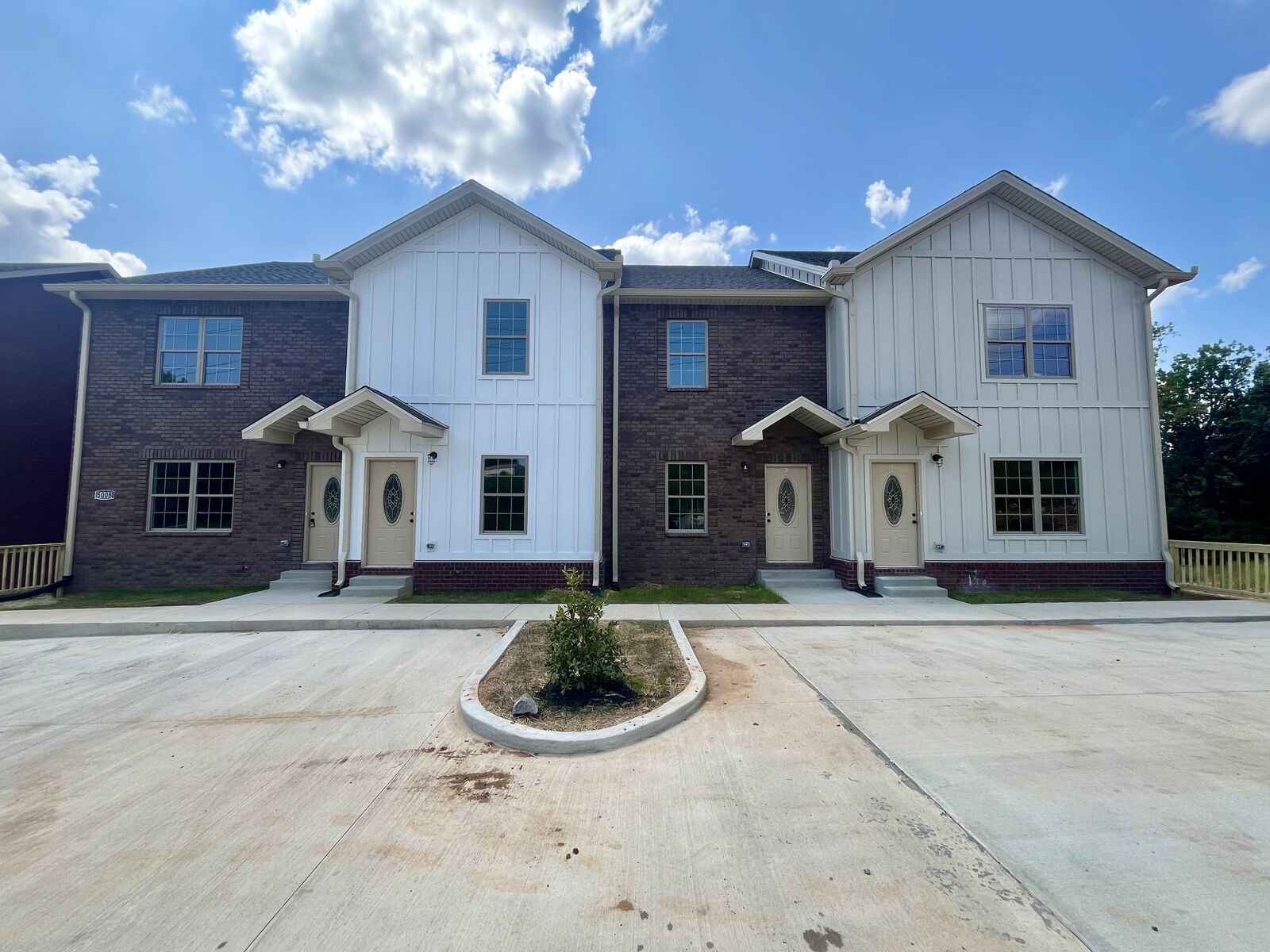 Property Photo:  500 Peachers Mill Rd B1  TN 37042 